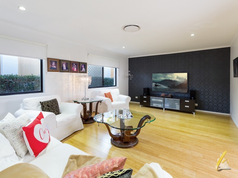 24 Blackbutt Pl, Brookfield QLD 4069