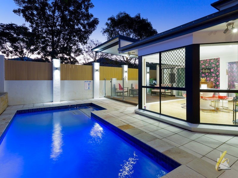 24 Blackbutt Pl, Brookfield QLD 4069