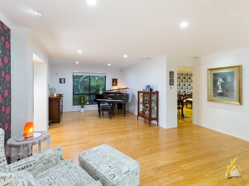 24 Blackbutt Pl, Brookfield QLD 4069
