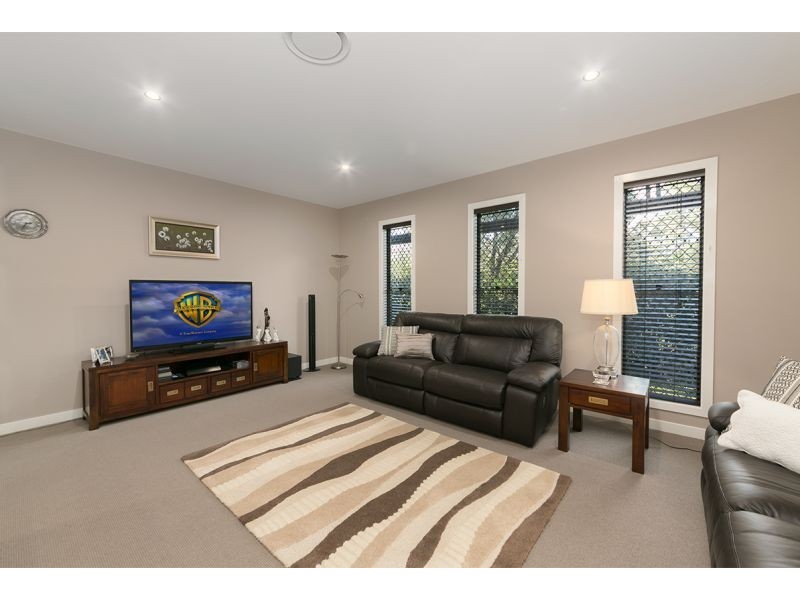 95 Tristania Road, Chapel Hill QLD 4069