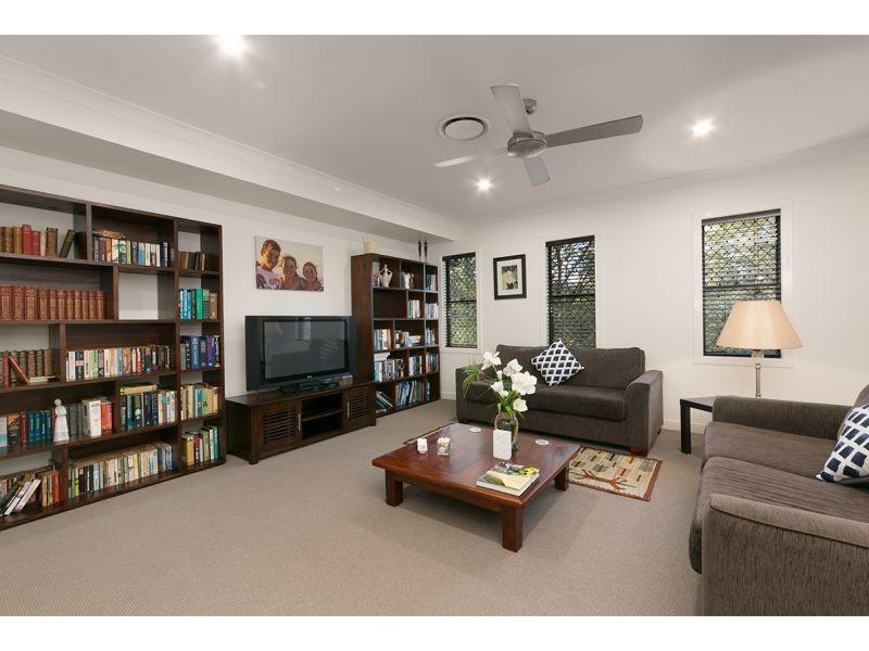95 Tristania Road, Chapel Hill QLD 4069