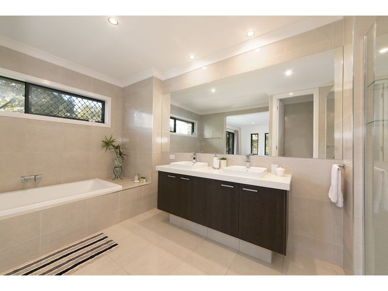 95 Tristania Road, Chapel Hill QLD 4069