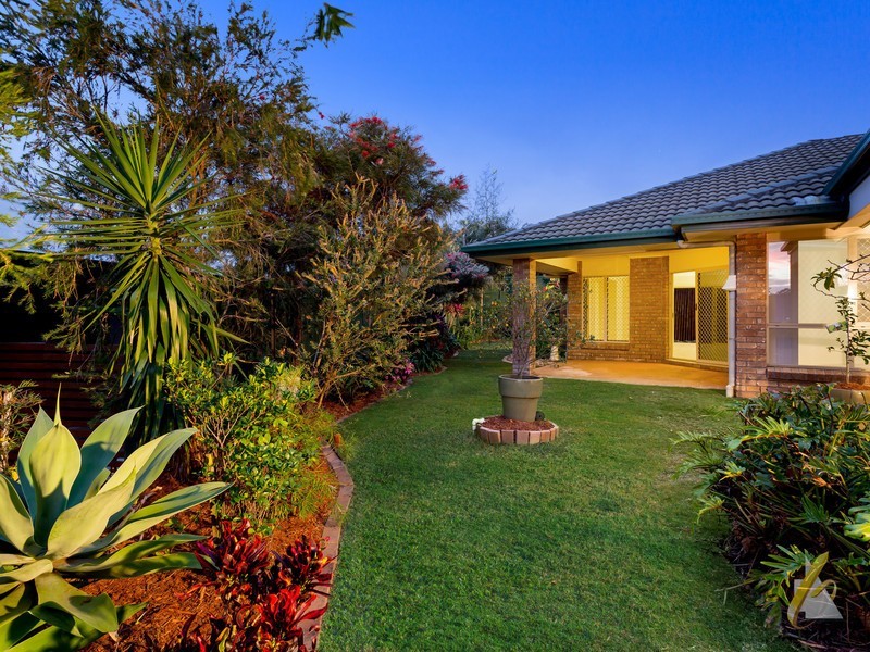 8 Fryer Close, Bellbowrie QLD 4070