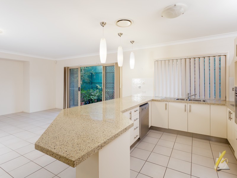 8 Fryer Close, Bellbowrie QLD 4070
