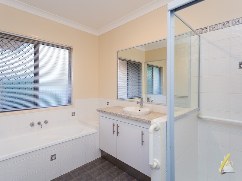 8 Fryer Close, Bellbowrie QLD 4070