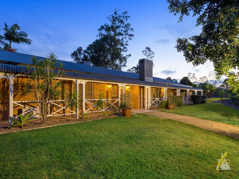 72 Riversleigh Road, Bellbowrie QLD 4070