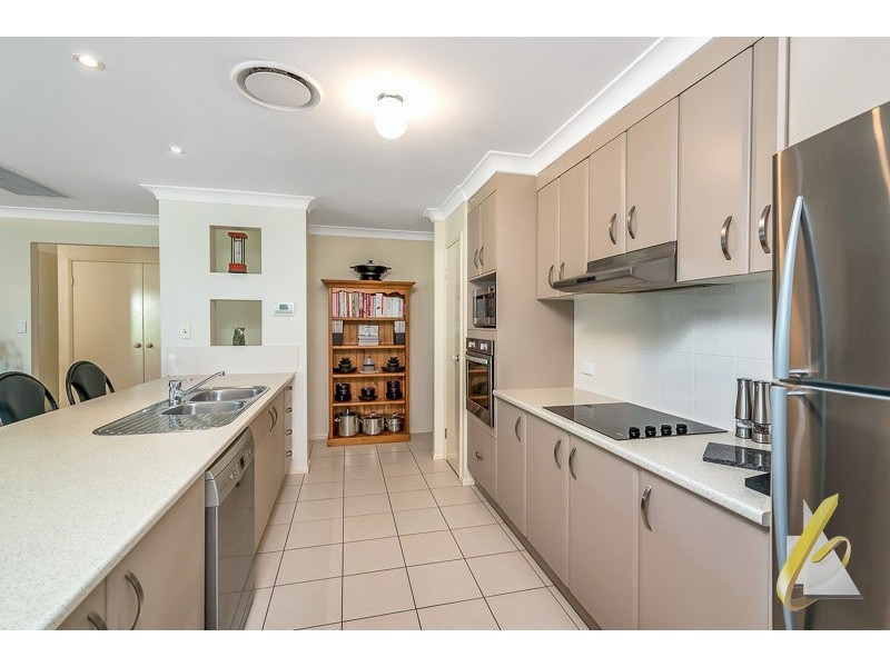 54 Glencoe Place, Thagoona QLD 4306
