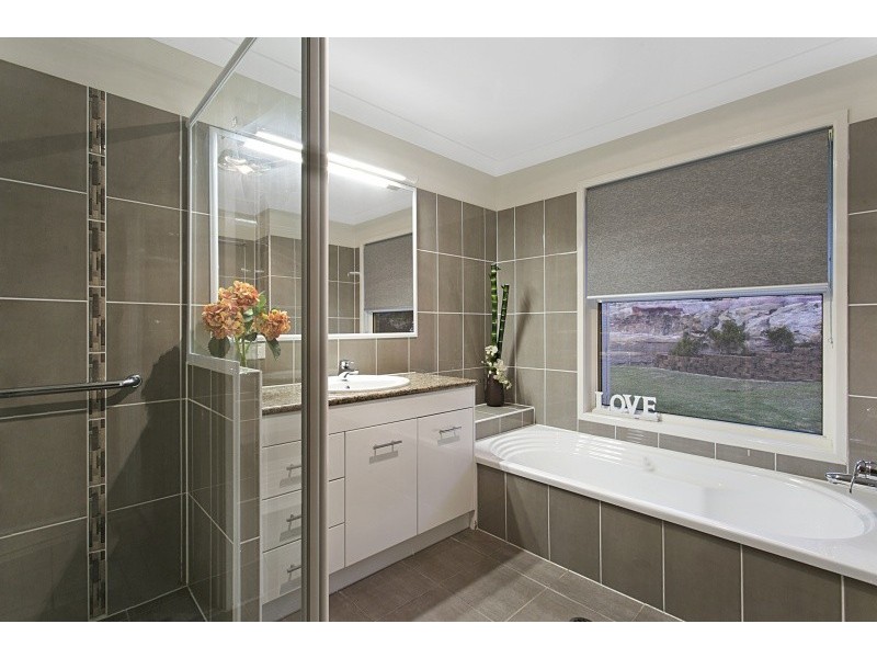 16 TWINE PLACE, Bellbowrie QLD 4070