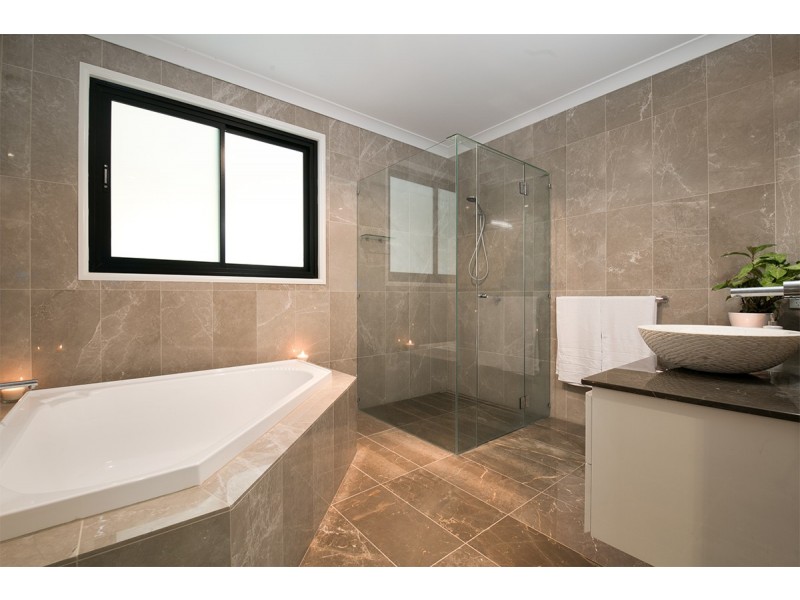 46 Scenic Rd, Kenmore QLD 4069
