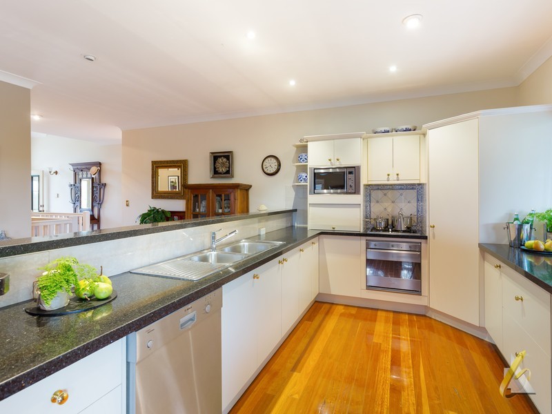 20 McConnell Crescent, Brookfield QLD 4069