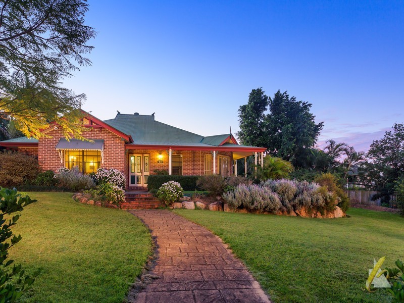 11 Sexton Place, Bellbowrie QLD 4070