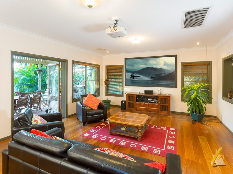 11 Sexton Place, Bellbowrie QLD 4070