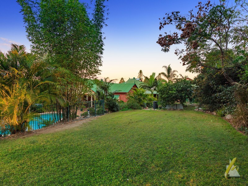 11 Sexton Place, Bellbowrie QLD 4070