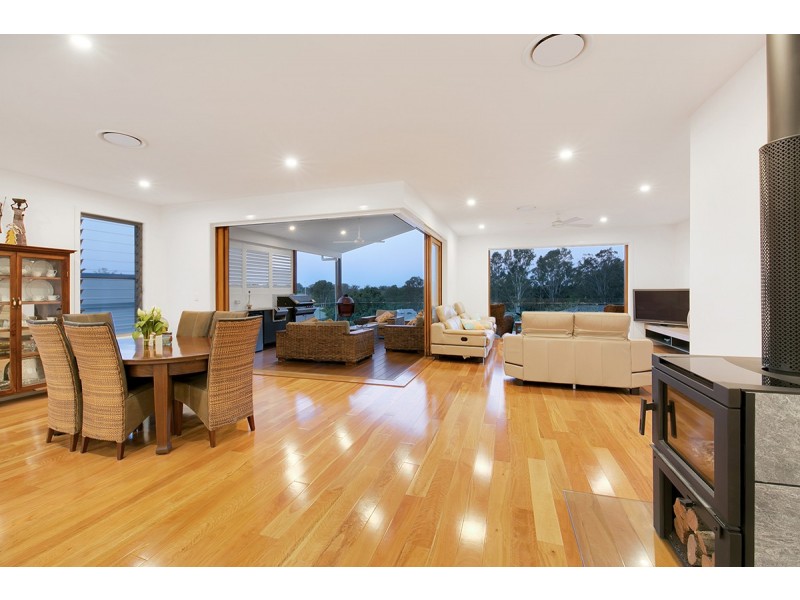 34 Ruth Miller Cl, Fig Tree Pocket QLD 4069