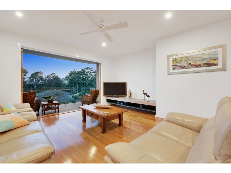 34 Ruth Miller Cl, Fig Tree Pocket QLD 4069