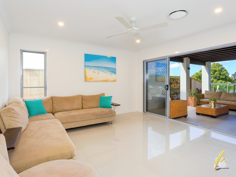 34 Ruth Miller Cl, Fig Tree Pocket QLD 4069