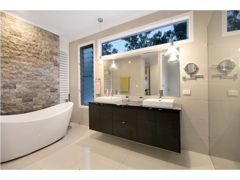 34 Ruth Miller Cl, Fig Tree Pocket QLD 4069
