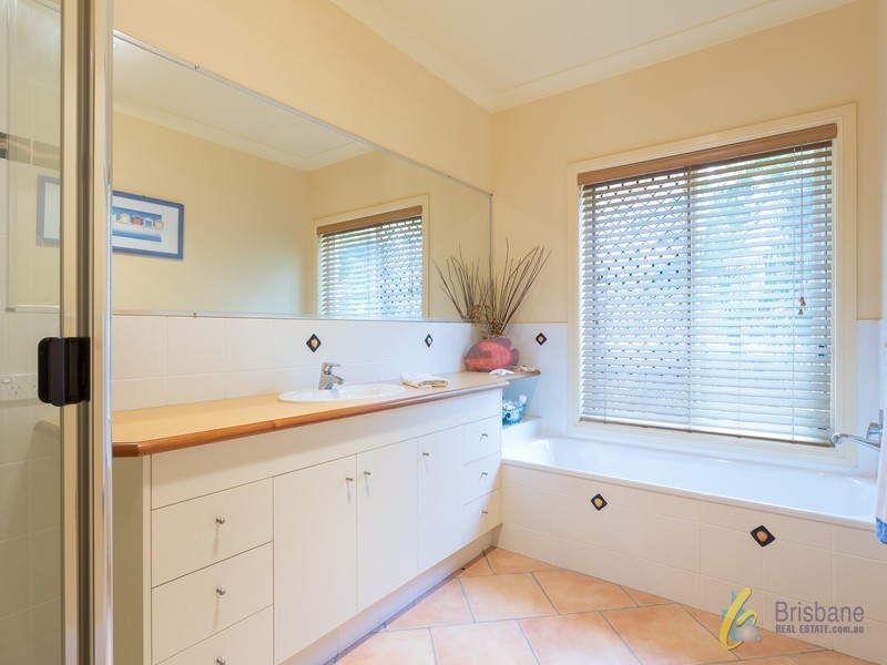 6 Castlereagh Pl, Anstead QLD 4070