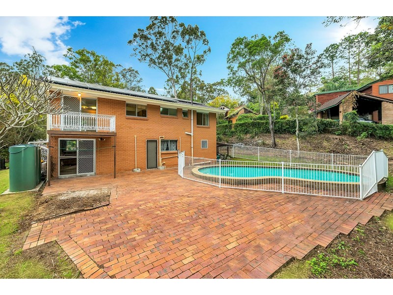27 Halimah St, Chapel Hill QLD 4069