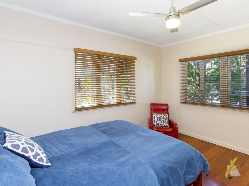12 Acacia Ave, Graceville QLD 4075