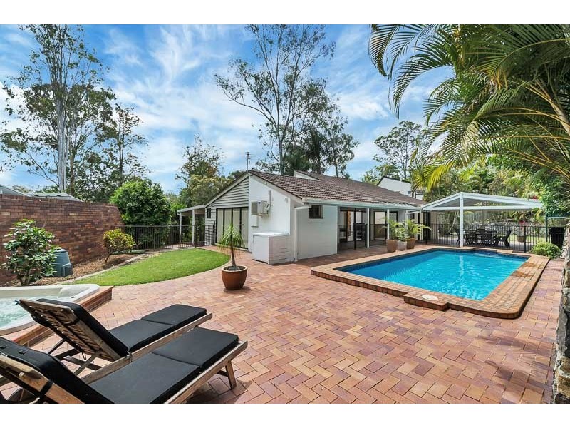 12 Dusk Street, Kenmore QLD 4069