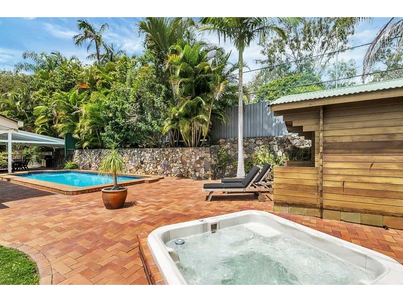 12 Dusk Street, Kenmore QLD 4069