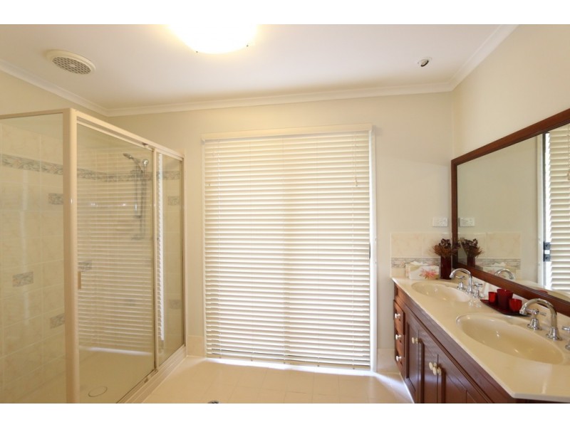 61 Montanus Drive, Bellbowrie QLD 4070