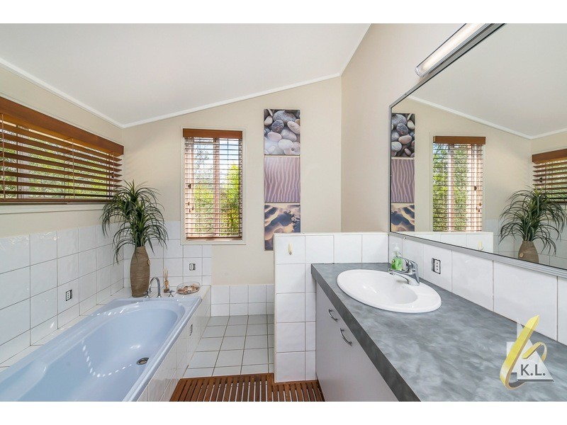 37 Glen Ruther Court, Mount Crosby QLD 4306