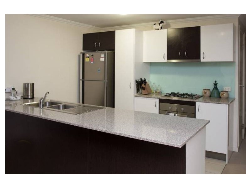 10/95 Clarence Road, Indooroopilly QLD 4068