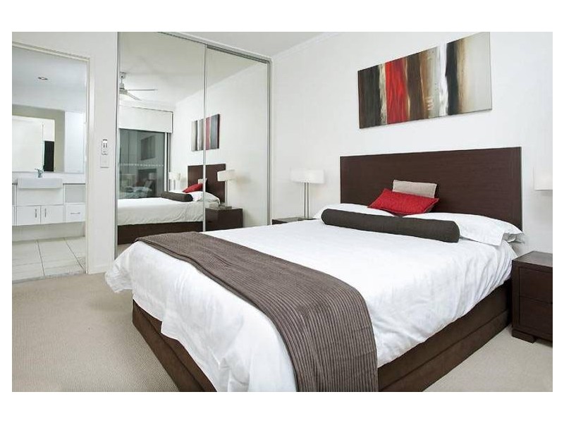 10/95 Clarence Road, Indooroopilly QLD 4068