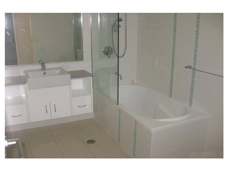 10/95 Clarence Road, Indooroopilly QLD 4068