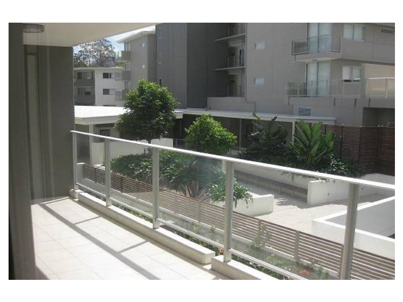 10/95 Clarence Road, Indooroopilly QLD 4068