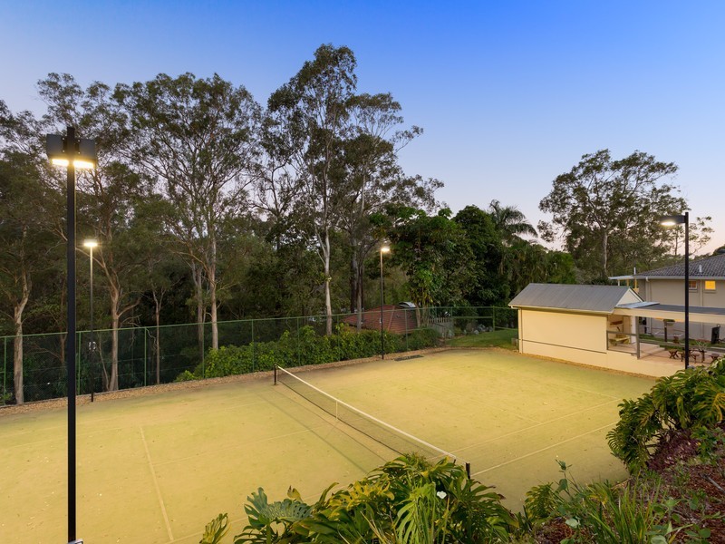 1 Rustic St, Kenmore Hills QLD 4069