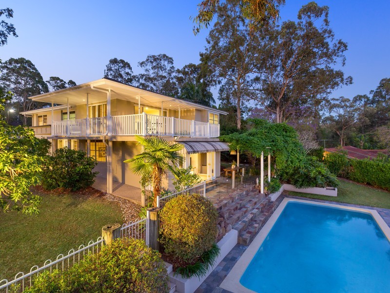 1 Rustic St, Kenmore Hills QLD 4069