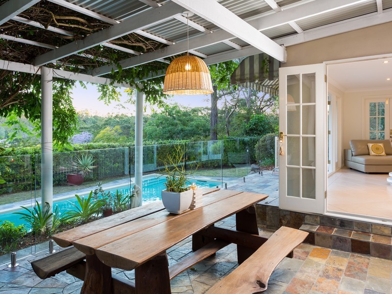 1 Rustic St, Kenmore Hills QLD 4069