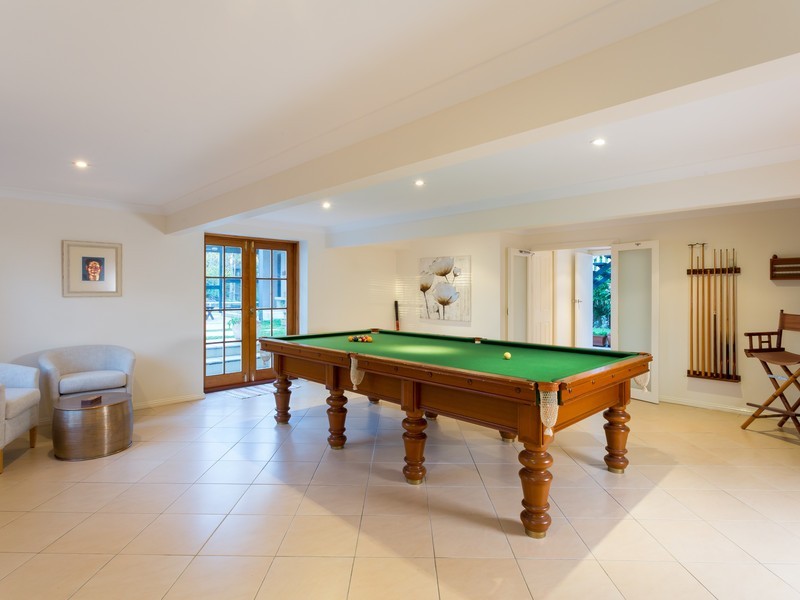 1 Rustic St, Kenmore Hills QLD 4069