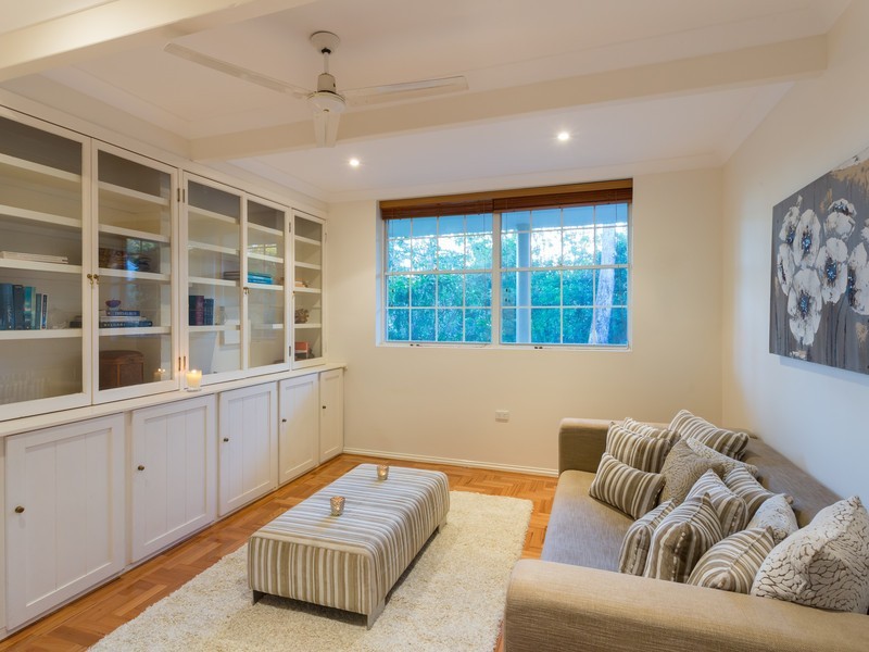 1 Rustic St, Kenmore Hills QLD 4069