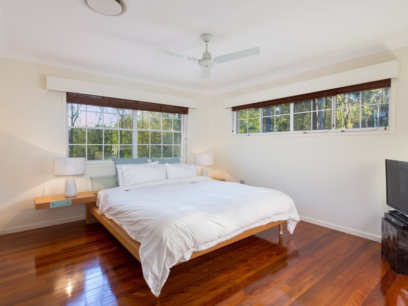1 Rustic St, Kenmore Hills QLD 4069