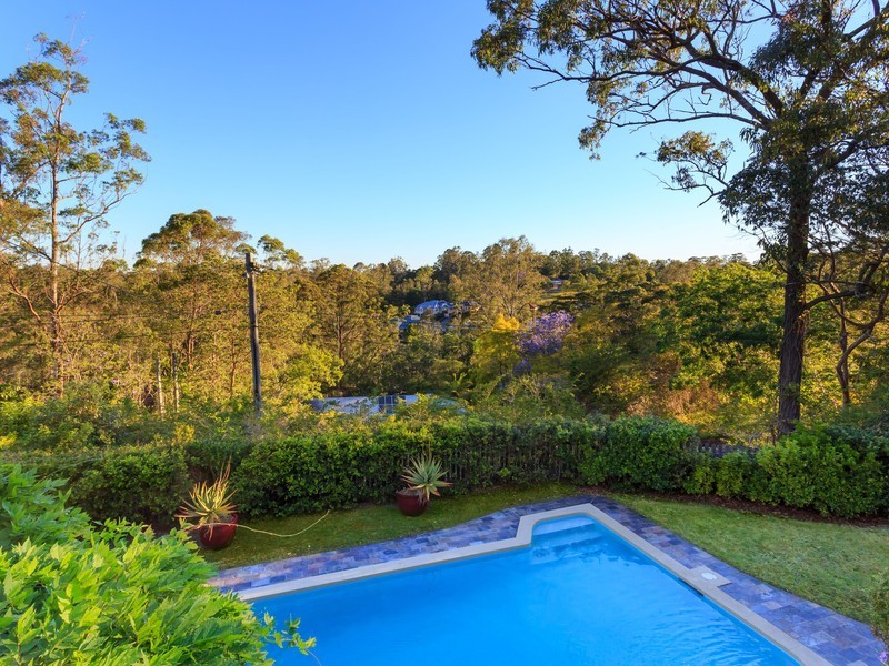 1 Rustic St, Kenmore Hills QLD 4069
