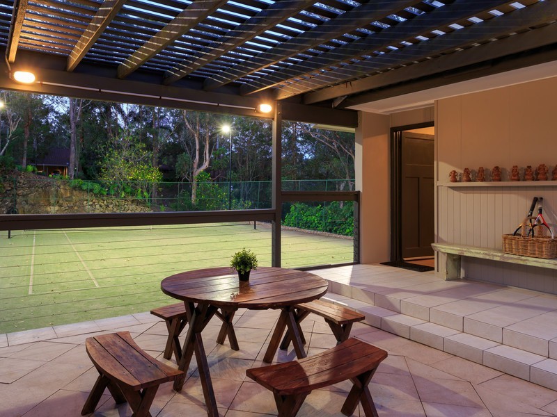 1 Rustic St, Kenmore Hills QLD 4069