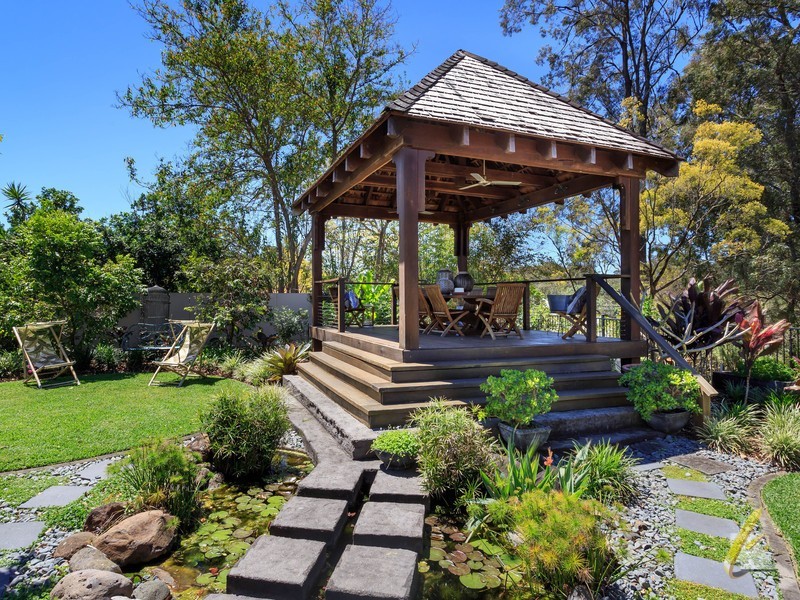 83 Tristania Rd, Chapel Hill QLD 4069