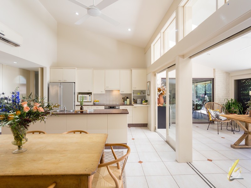 83 Tristania Rd, Chapel Hill QLD 4069