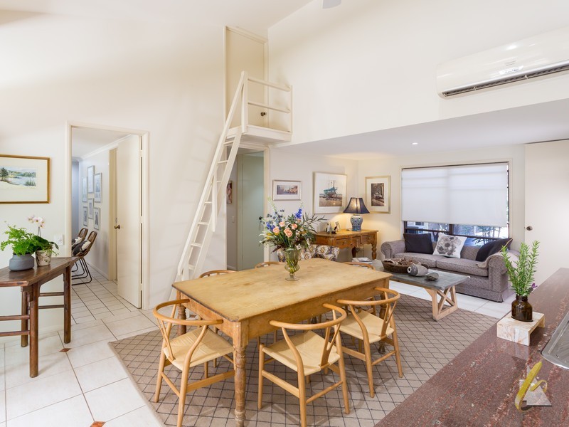 83 Tristania Rd, Chapel Hill QLD 4069