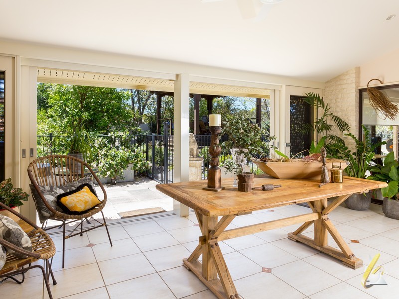 83 Tristania Rd, Chapel Hill QLD 4069