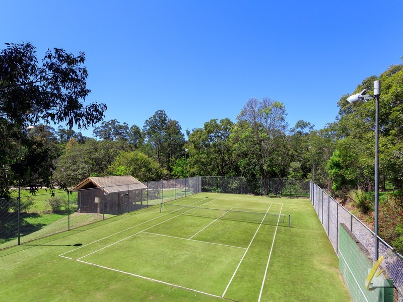 83 Tristania Rd, Chapel Hill QLD 4069