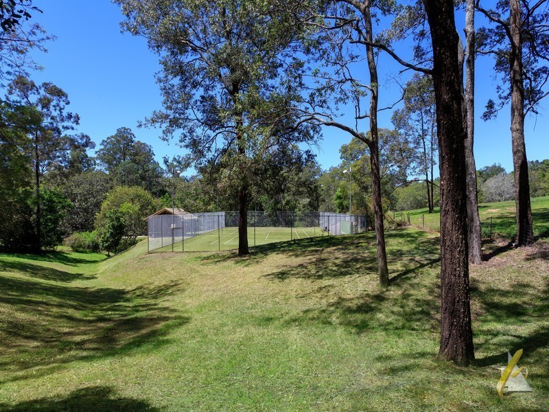 83 Tristania Rd, Chapel Hill QLD 4069