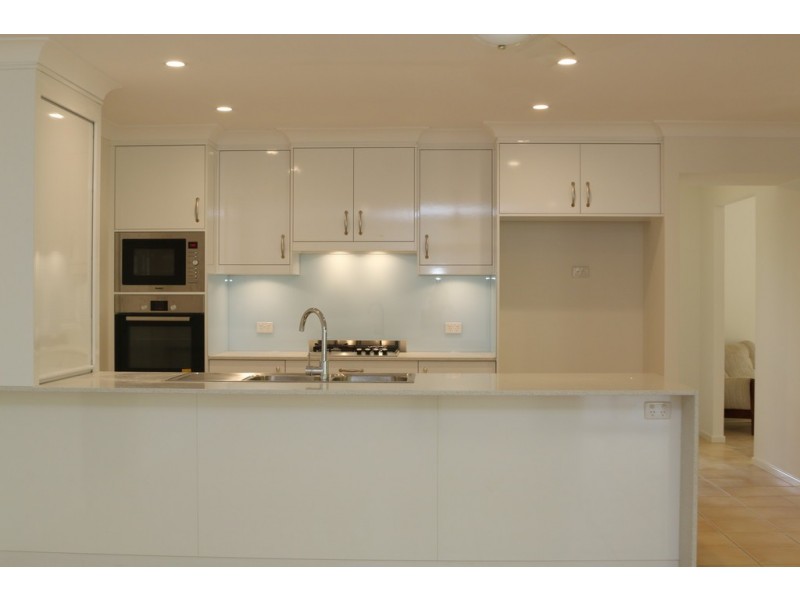 22 Greenford Street, Chapel Hill QLD 4069