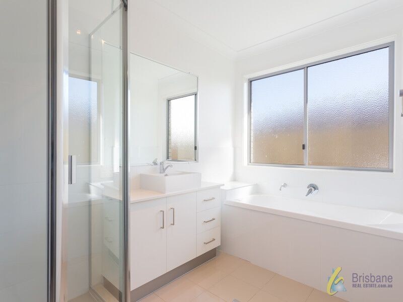 5 Robert Jones St, Redbank Plains QLD 4301