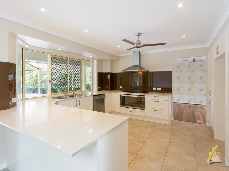 11 Campbell Crescent, Bellbowrie QLD 4070