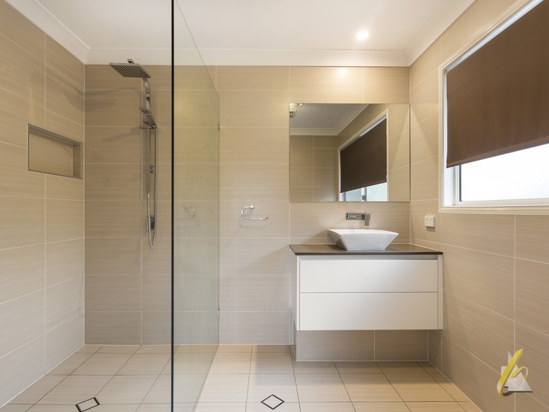11 Campbell Crescent, Bellbowrie QLD 4070